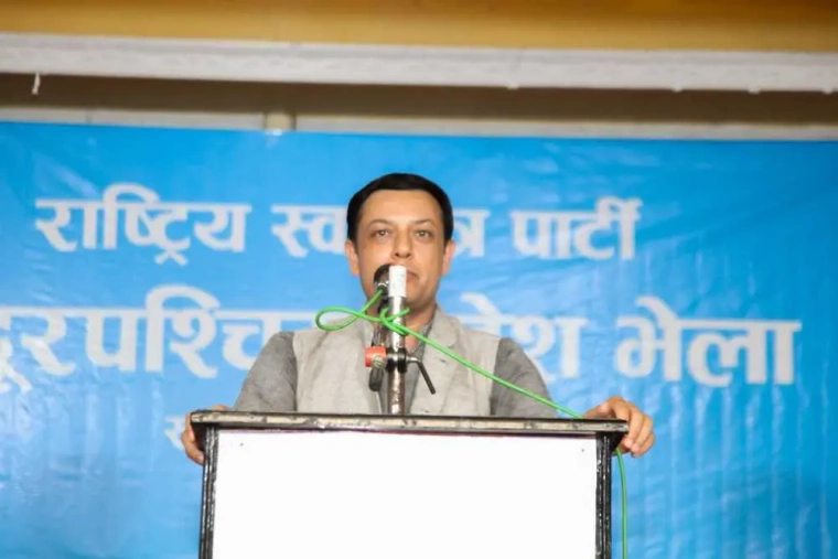 नारायणी किनारमा भएको विशाल आमसभामा सम्बोधन गर्नु हुँदै उपसभापति डिपी अर्याल